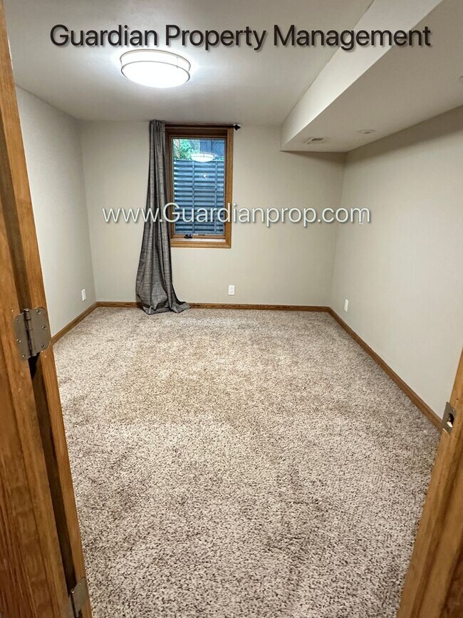 Building Photo - South Minneapolis Single Family Home, Fenc...