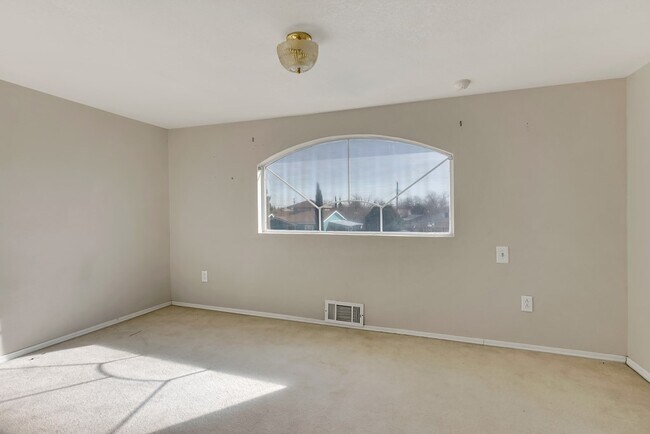 Building Photo - 1322 Wilson St