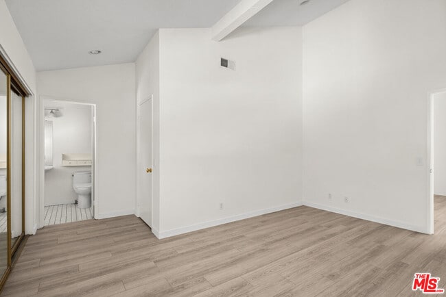 Building Photo - 1470 Palisades Dr