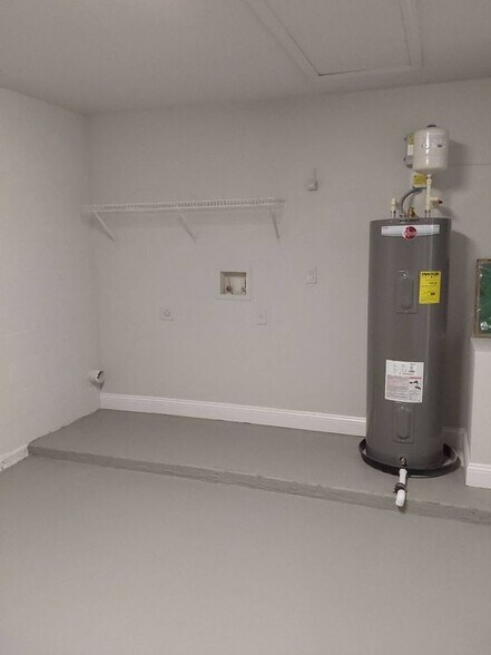 Building Photo - 9 Pony Express Dr