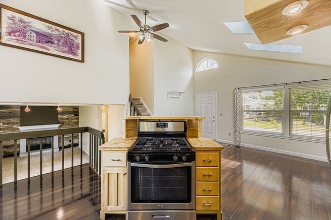 Building Photo - 6532 Freeport Dr