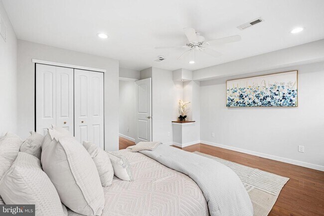 Building Photo - 444 Poplar St