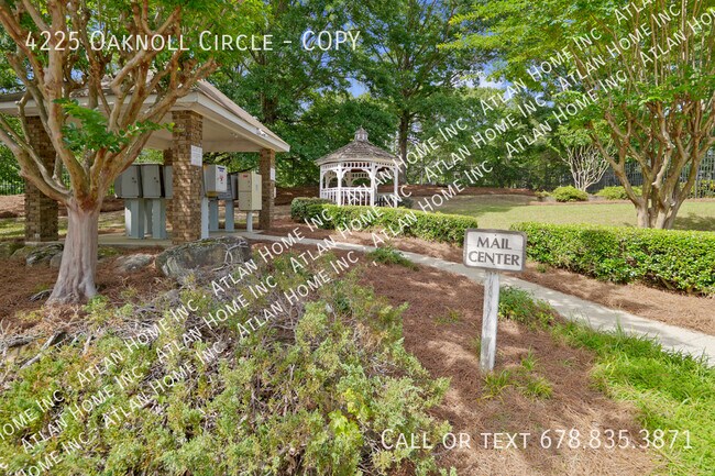 Building Photo - 4225 Oaknoll Cir