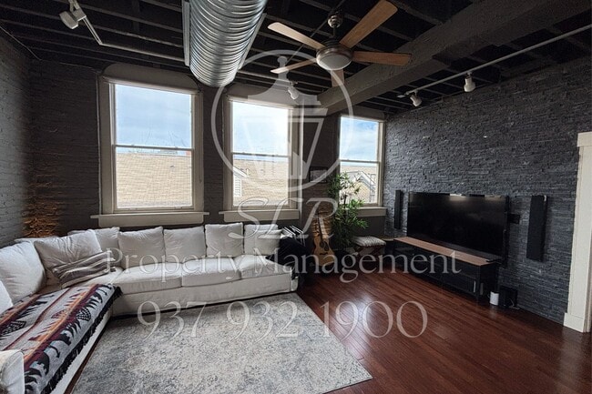Building Photo - 215 Ice Ave