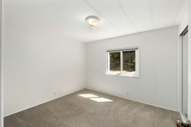 Building Photo - 14510 S Lake Crabapple Rd