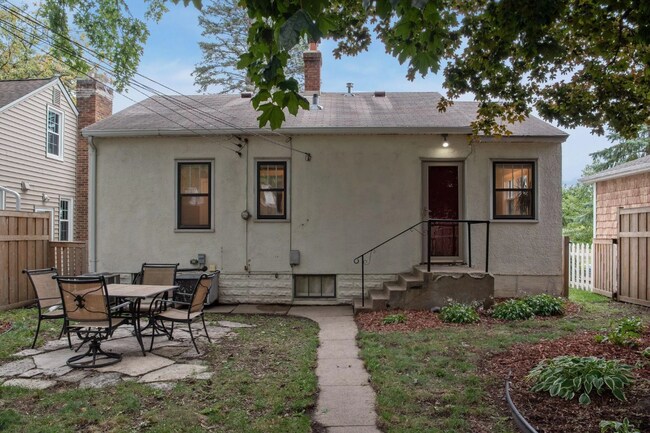 Building Photo - 4250 20th Ave S