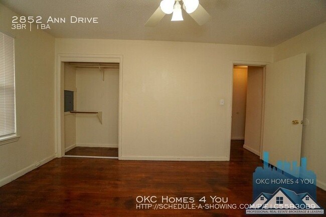 Building Photo - Move-In Specials