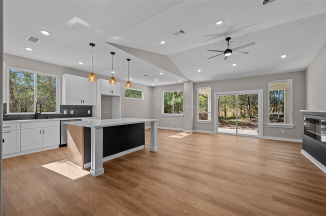 Building Photo - 28407 Champion Oaks Dr