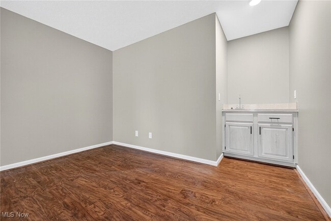 Building Photo - 6724 Larch Ct