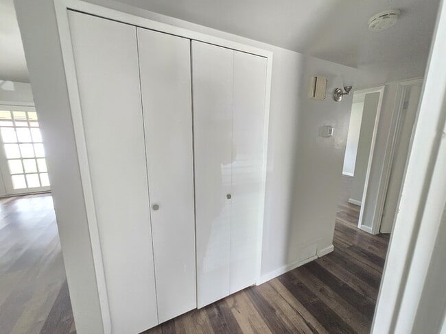 Building Photo - 433 Clearfield Dr