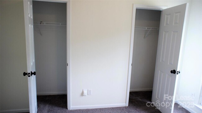 Building Photo - 2309 Ivy Run Dr