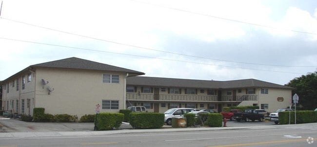 Building Photo - Elite Apartments