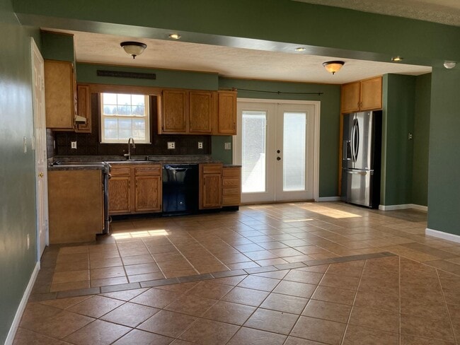 Building Photo - **Backyard offers County Setting in City L...