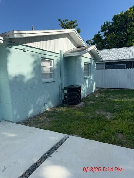 Building Photo - 3012 Ybor St