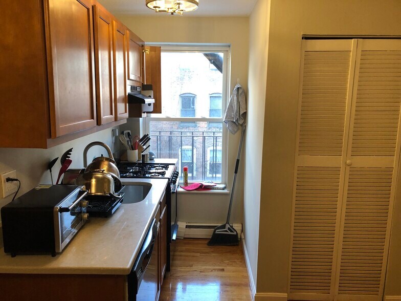 Building Photo - 27 Symphony Rd