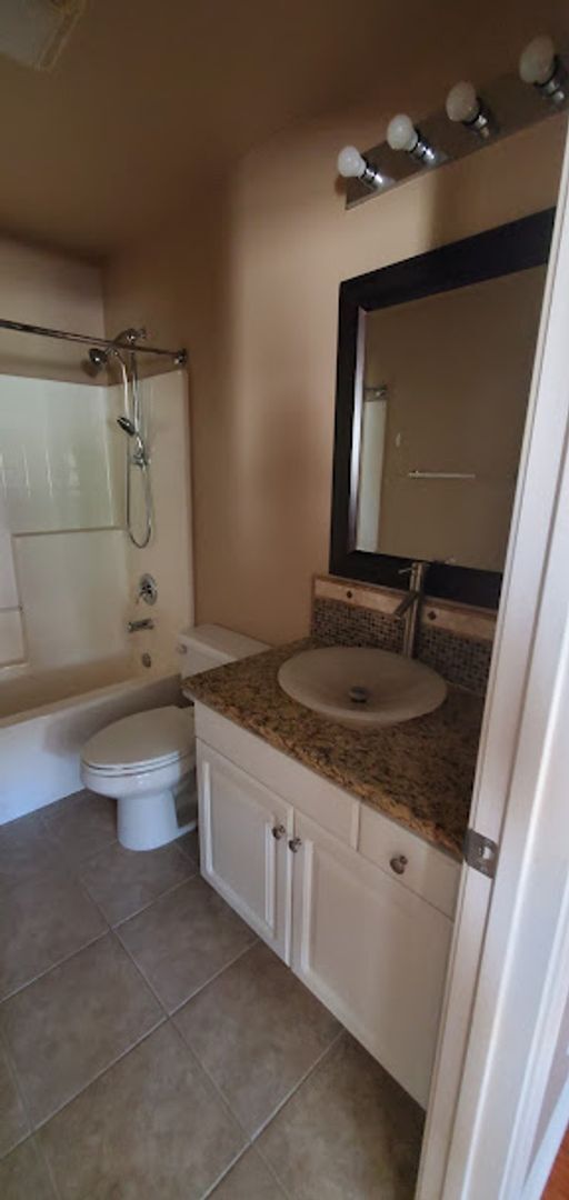Building Photo - Beautiful House in the Lovely Fair Oaks Ra...