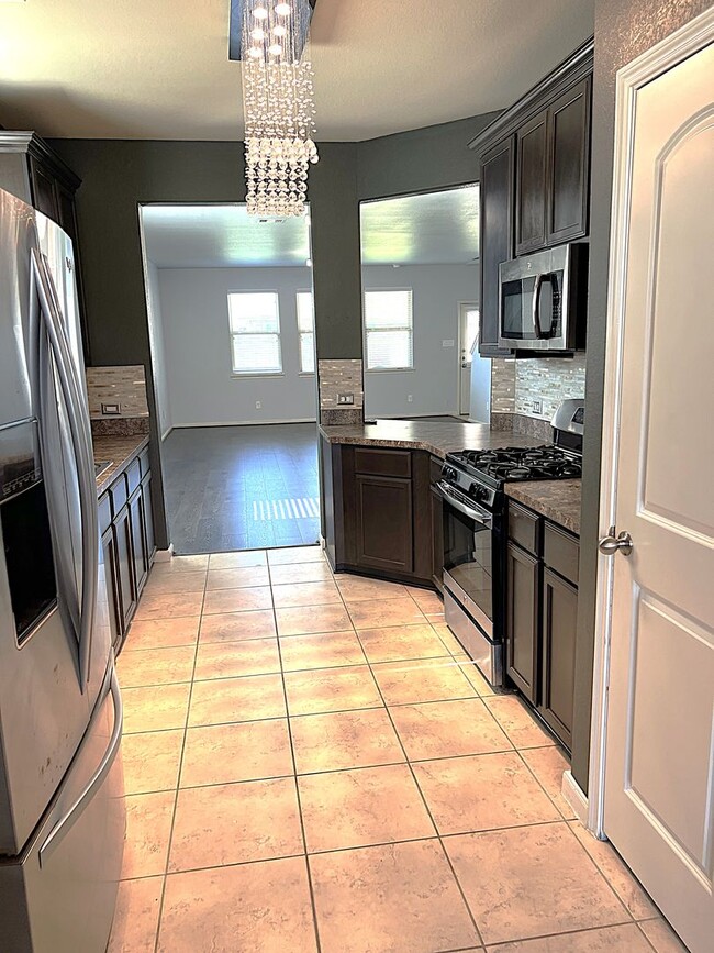 Building Photo - Spacious Four Bedroom Home Conveniently Located in Carpenters Landing