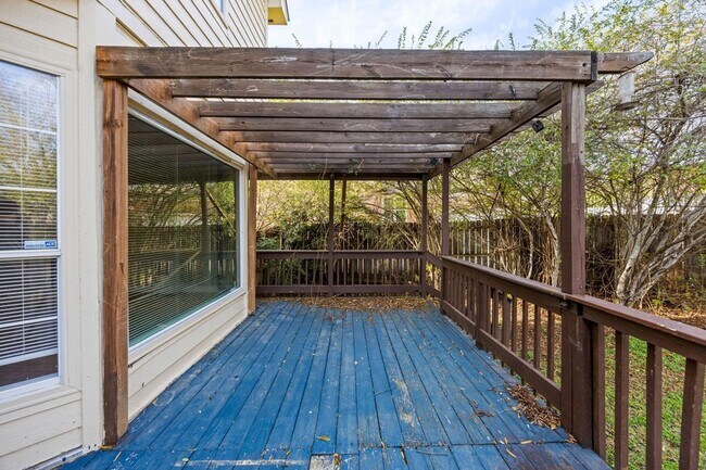 Building Photo - 1114 Rivershyre Dr