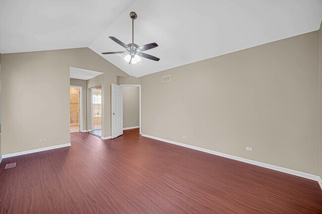 Building Photo - 436 W Parkside Dr