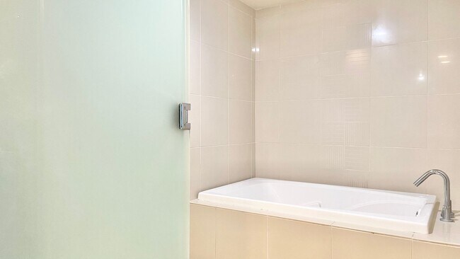 Building Photo - 2 BEDROOM CONDO UNIT IN CONVENIENT DOWNTOW...