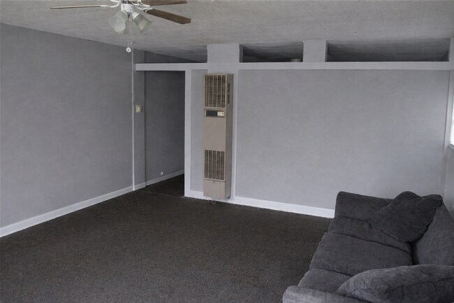 Building Photo - 305 W Maple-1
