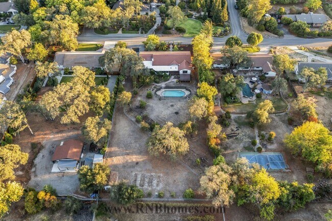 Building Photo - 4305 Whispering Oak Cir