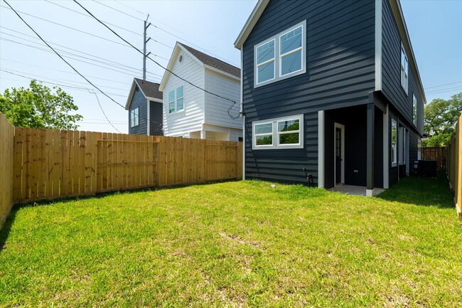 Building Photo - 227 S Broadway St