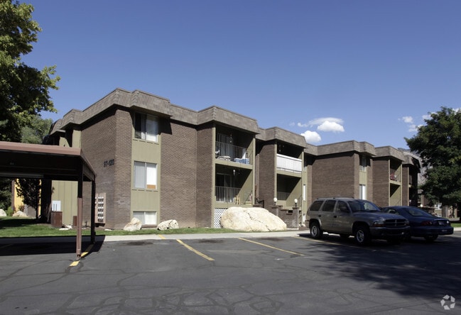 Building Photo - Country Woods