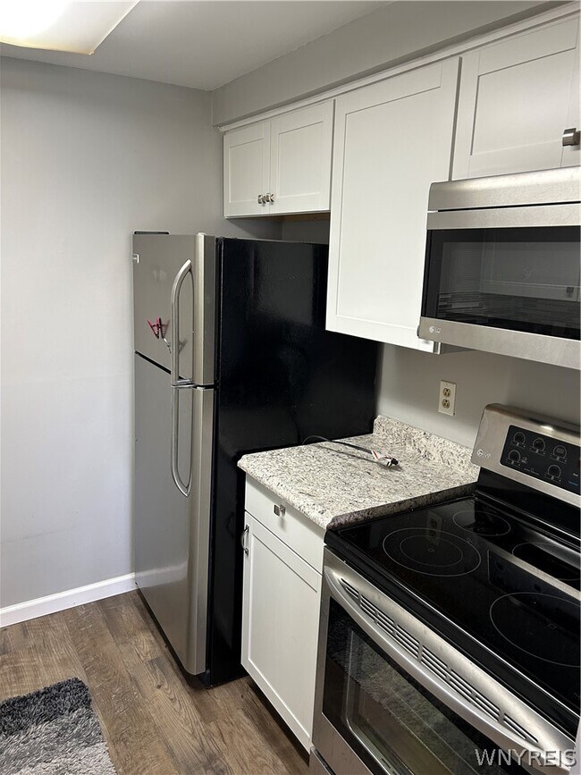 Building Photo - 307 Cayuga Rd