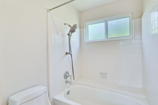 Building Photo - $8500-Mountain View  4 bedroom 3 baths in great neighborhood!