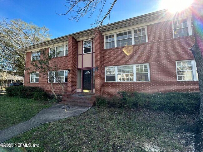 Primary Photo - 3040 Walton St