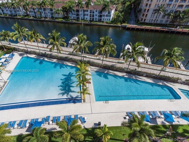 Building Photo - 2950 NE 188th St