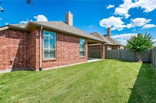 Building Photo - Another chance to own this warm and inviti...