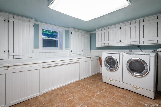 Building Photo - 25 Jerome Ave