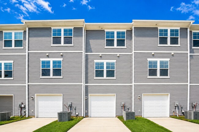 Building Photo - 3-Bedroom, 3.5 Bath Townhome for Rent in Mooresville, NC | Attached Garage & Modern Kitchen