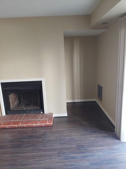 Building Photo - 10129 Oakton Terrace Rd