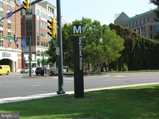 Building Photo - 226 Guthrie Ave