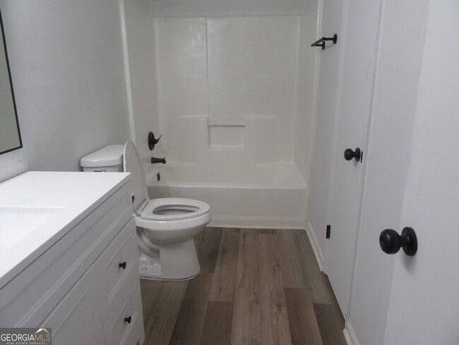 Building Photo - 613 Windsor Dr SE