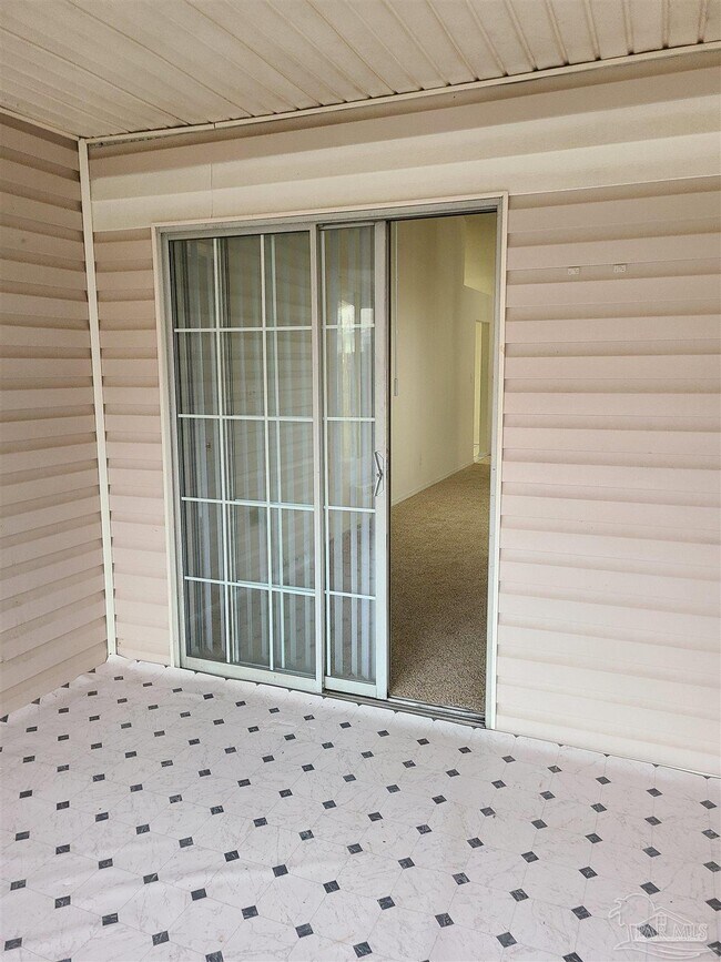 Building Photo - 112 Mirabelle Cir