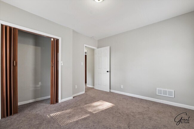 Building Photo - $1350 3 bedroom