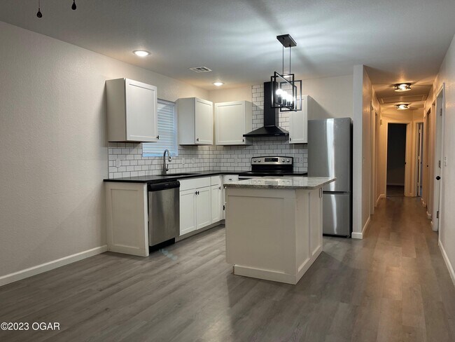 Building Photo - 524 N Jackson Ave