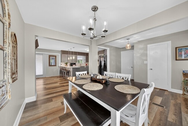 Building Photo - 147 Sunset Dr