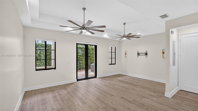 Building Photo - 622 Malaga Ave