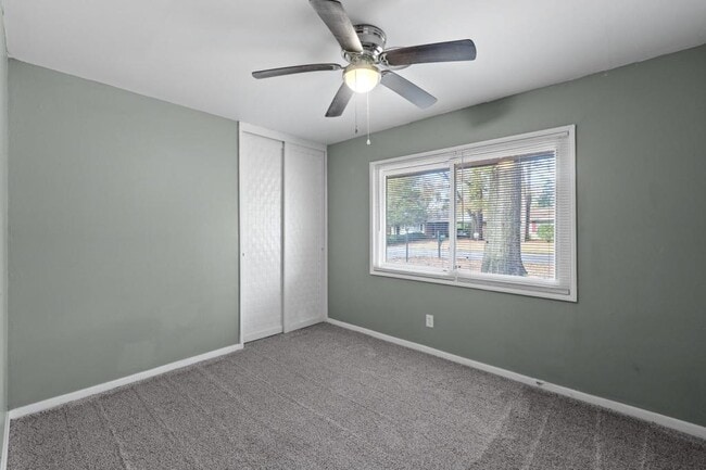 Building Photo - 2226 Raleigh Dr