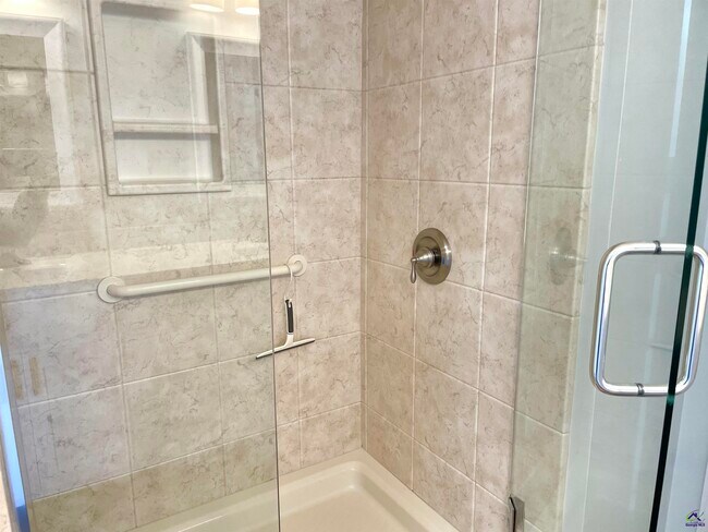 Building Photo - 205 Ellicott Dr