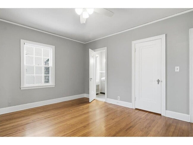 Building Photo - 3540 Irving Ave S