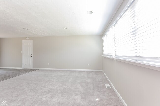 Building Photo - 2313 Bernie Dr