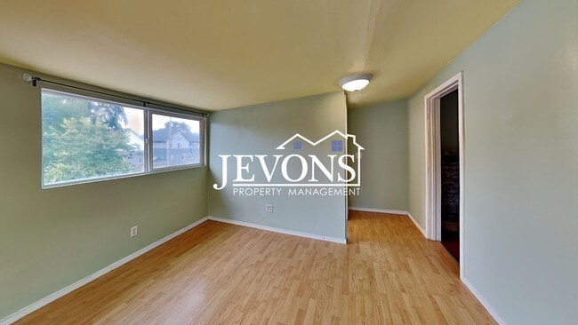 Building Photo - $1,000 Rent Credit if move-in occurs befor...
