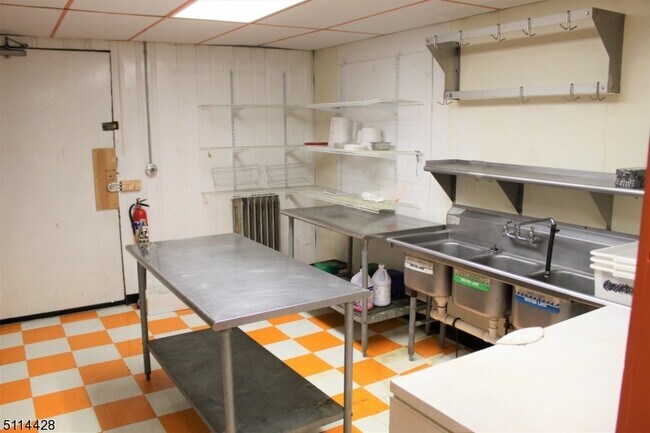 Building Photo - 396 S Main St