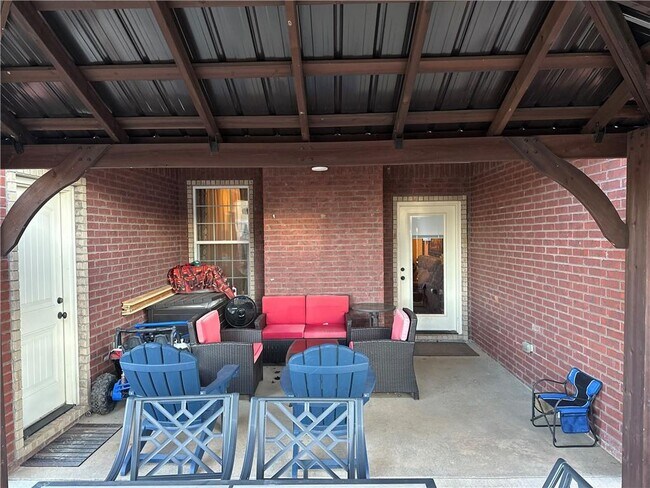 Building Photo - 4500 SW Swinton Dr